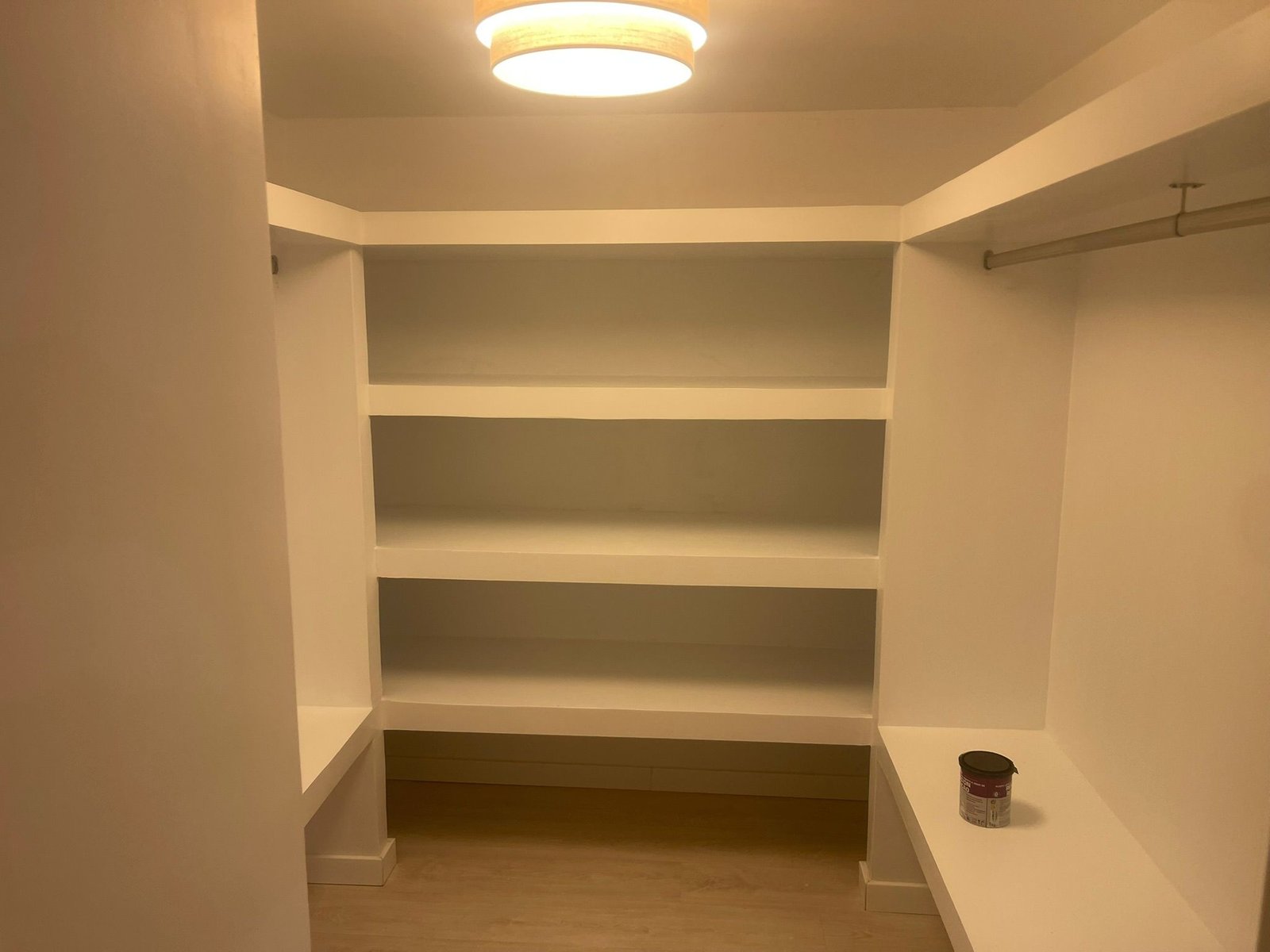 Decoraciones y vestiers con servicios de yeso laminado en Alzira