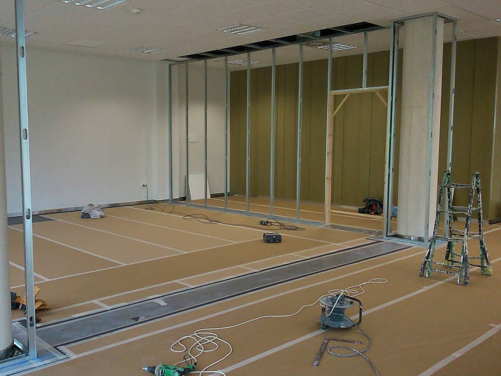 Instalación profesional de placas de yeso laminado por empresa de pladur en Alzira