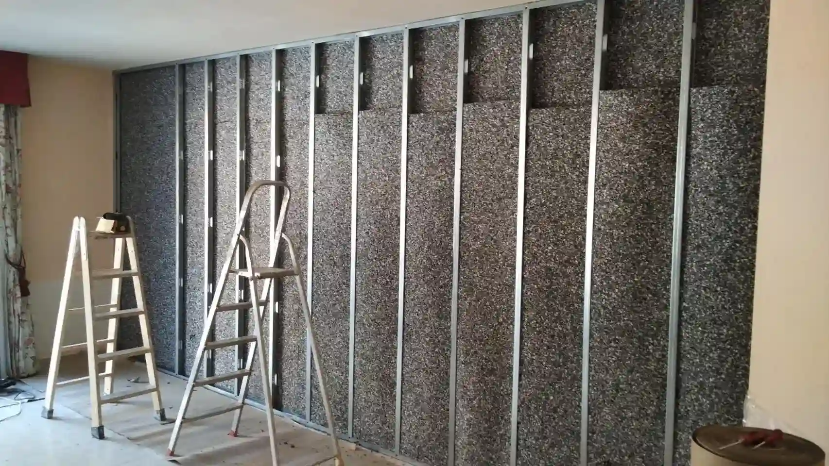 insonorizar pared vecinos con yeso laminado en alzira